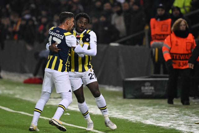 fenerbahce-haber-irfan-can-kahveci-mac-end-cilgina-frozen-taraftarlarıyla-tartışma-1701409877563