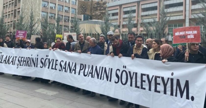 Mülakat değerlendirmesi mağduru öğretmenler Milli Eğitim Bakanlığı önünde oturma eylemi düzenledi – Son Dakika Eğitim, Ekonomi->Çalışma Hayatı