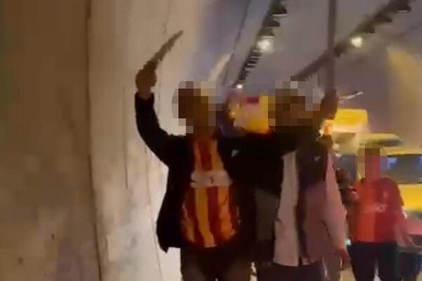 İzmir’de 2 Maganda hayranı Galatasaray, ünlü bıçakla katıldı