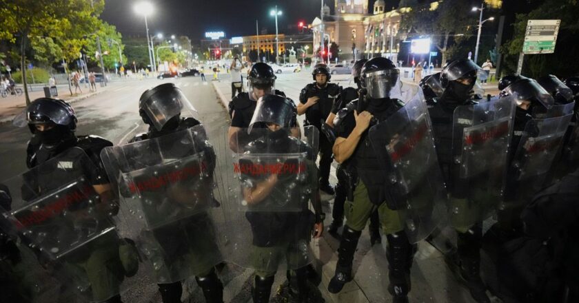 Video. Sırbistan’daki protestolar ikinci gecede çatışmaya dönüştü