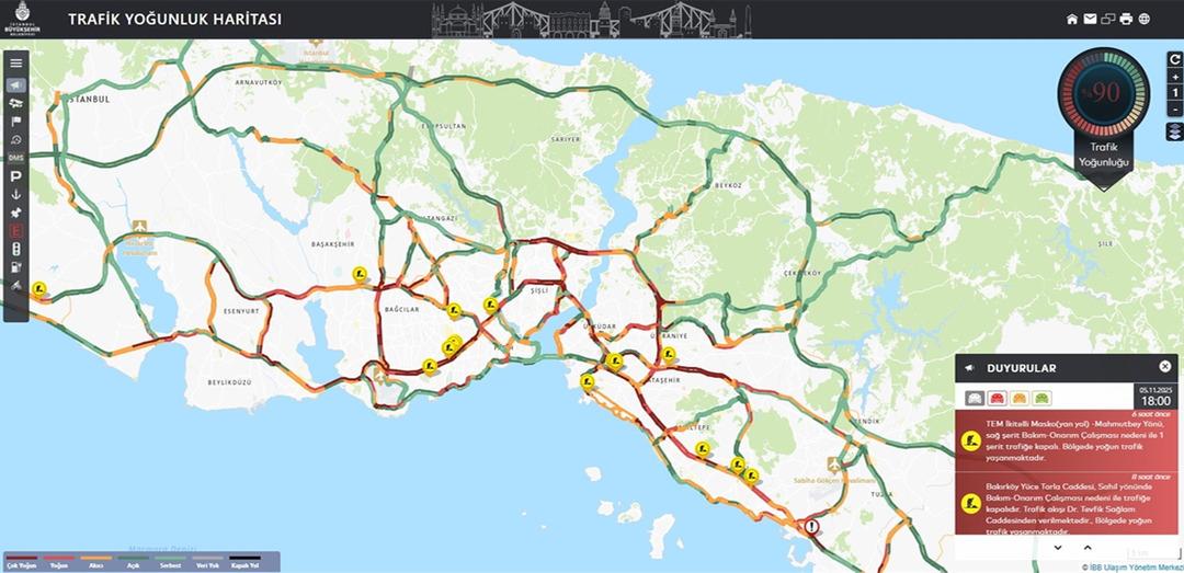 İstanbul'da yağmur trafiği engelledi, yoğunluk yüzde 90'a ulaştı.