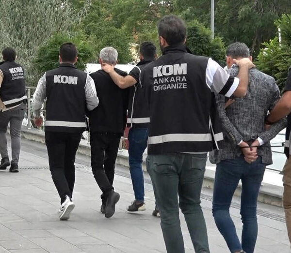 Ayhan Bora Kaplan’ın suç örgütü soruşturmasında 3 kişi tutuklandı